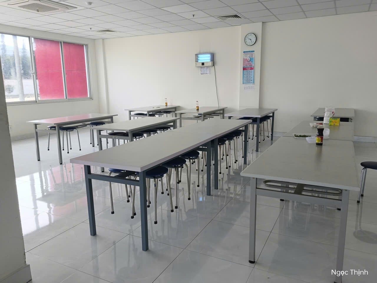 bàn ăn hiện đại Ngọc Thịnh