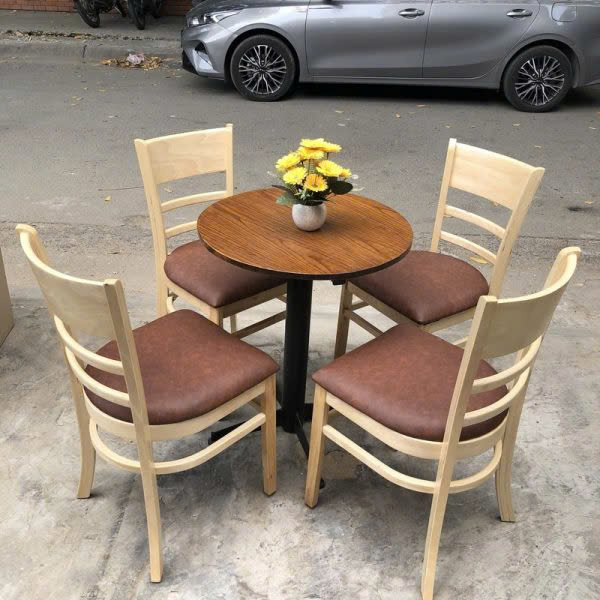 Bàn ăn gia đình nhỏ Ngọc Thịnh