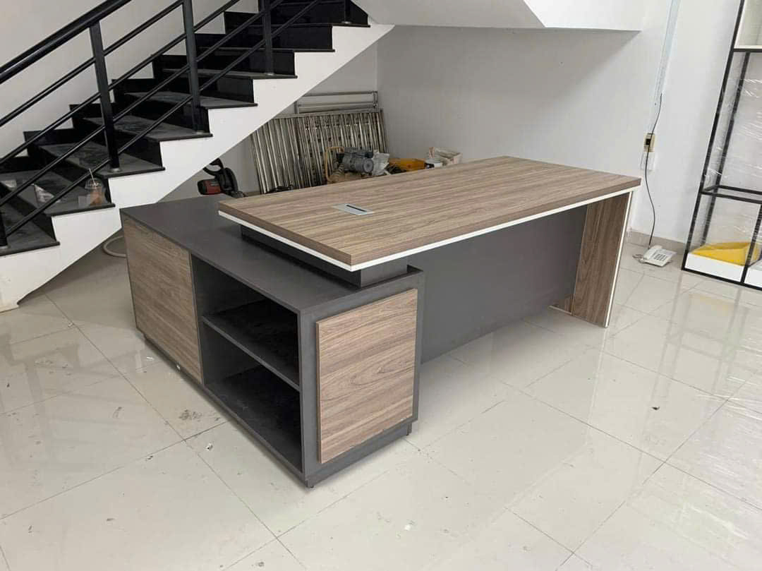 Bàn giám đốc Ngọc Thịnh