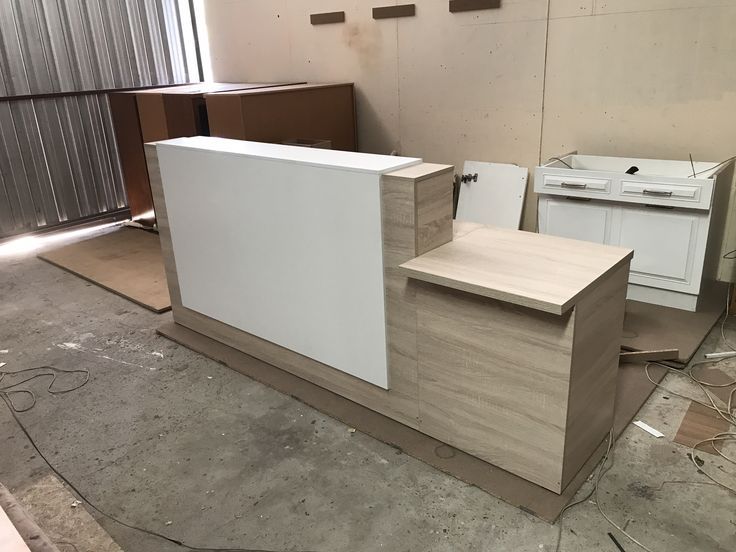 Quầy lễ tân chữ I Ngọc Thịnh