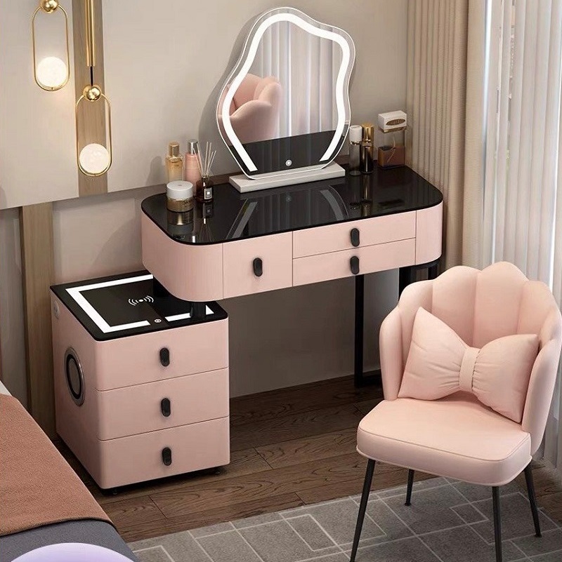 Bàn trang điểm gắn đèn led