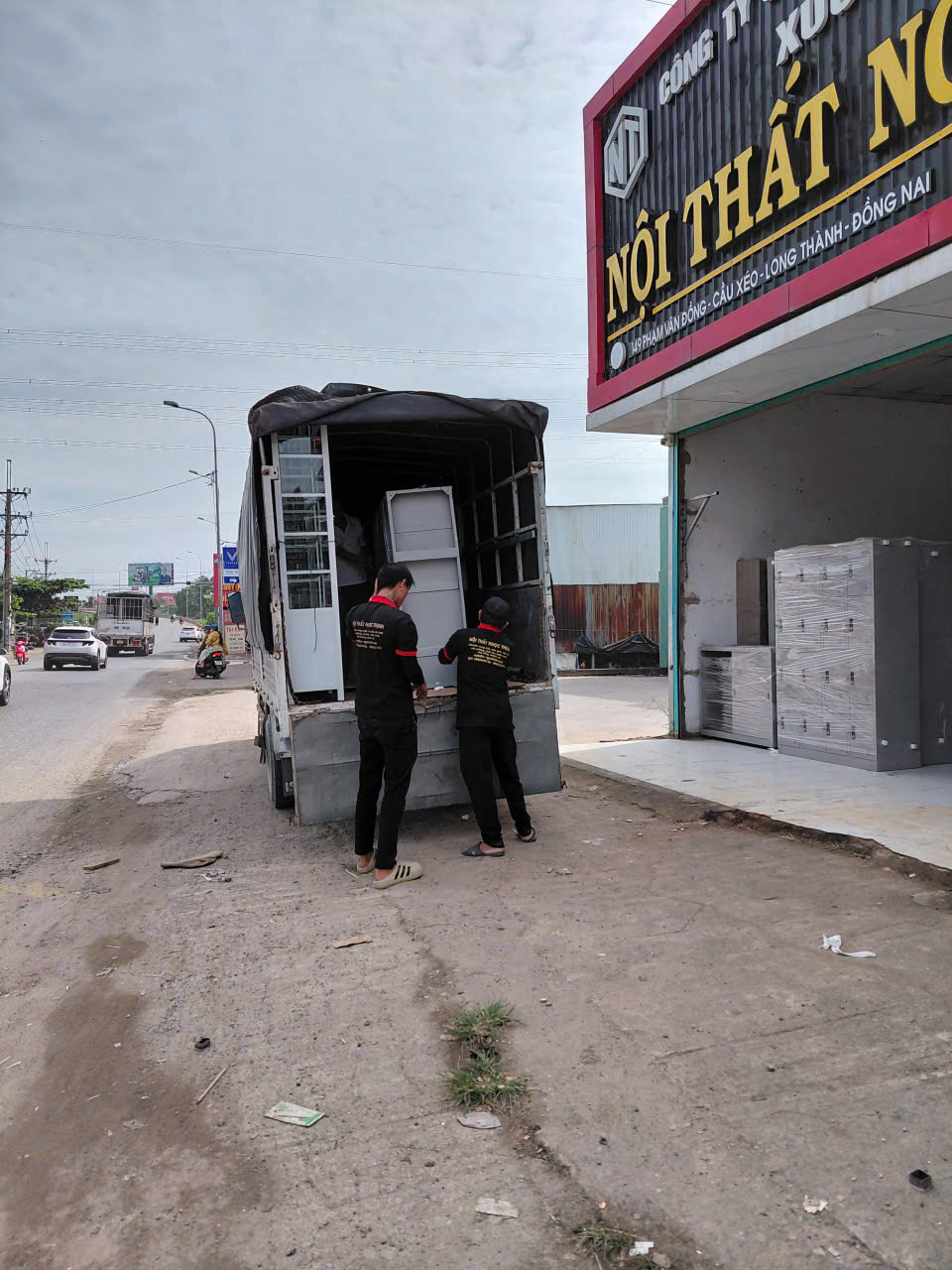 nội thất văn phòng,thiết kế nội thất văn phòng,  thi công nội thất văn phòng,  nội thất văn phòng trọn gói,  bàn ghế tủ văn phòng,  đơn vị thi công nội thất văn phòng uy tín,  Nội Thất Ngọc Thịnh,