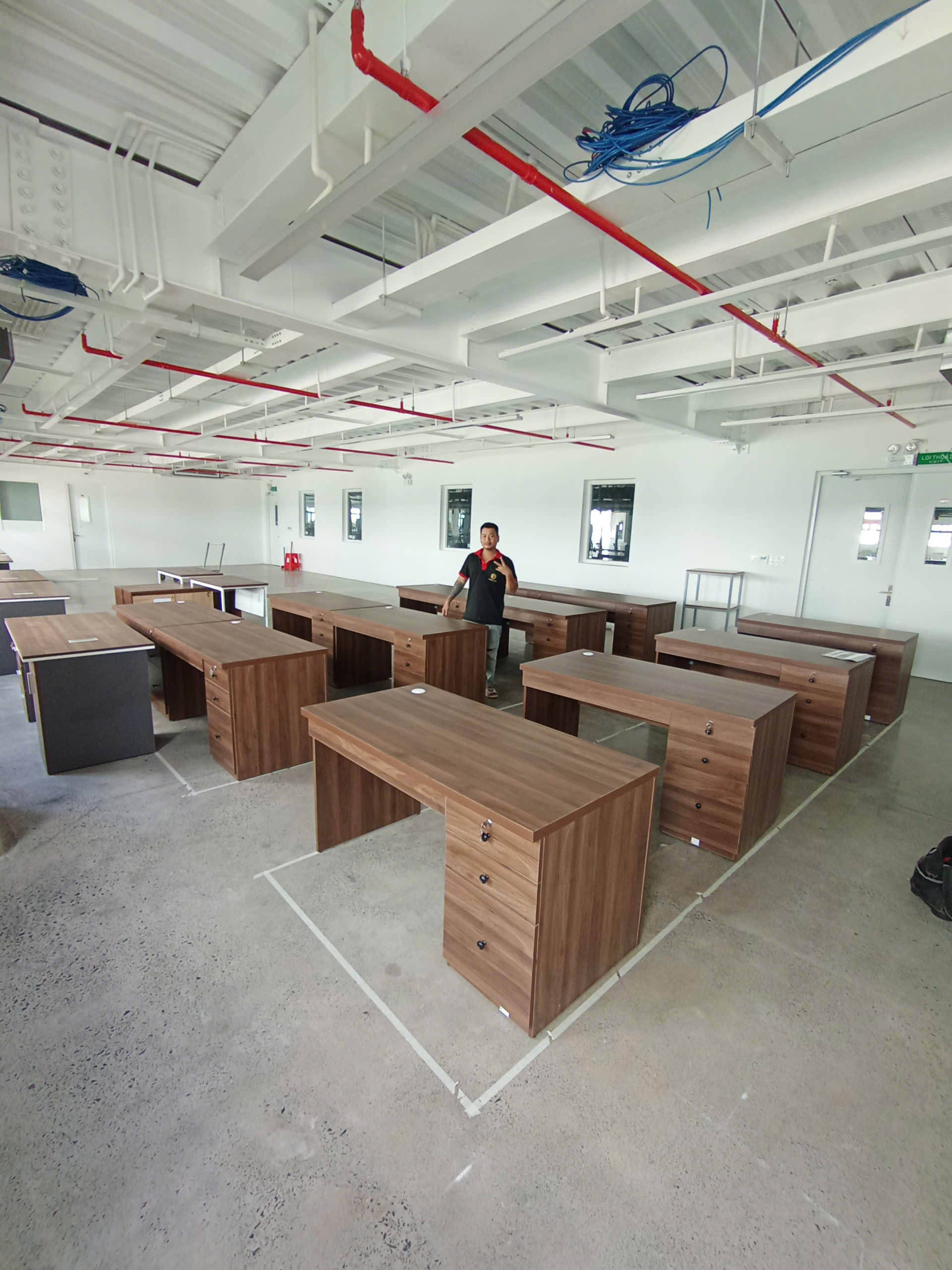 nội thất văn phòng,thiết kế nội thất văn phòng,  thi công nội thất văn phòng,  nội thất văn phòng trọn gói,  bàn ghế tủ văn phòng,  đơn vị thi công nội thất văn phòng uy tín,  Nội Thất Ngọc Thịnh,