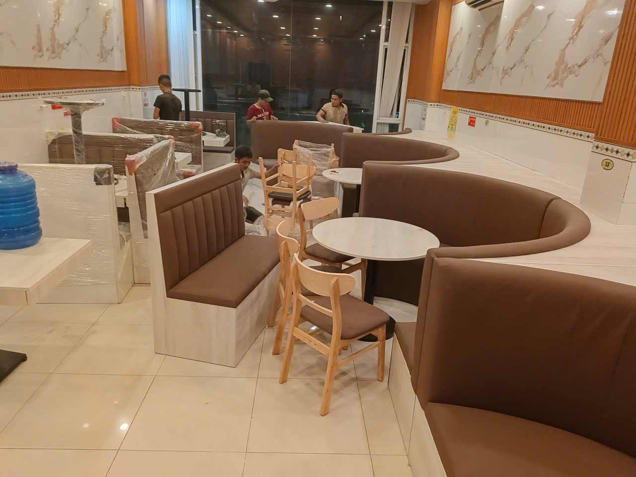 hình ảnh thi công bàn ghế cafe